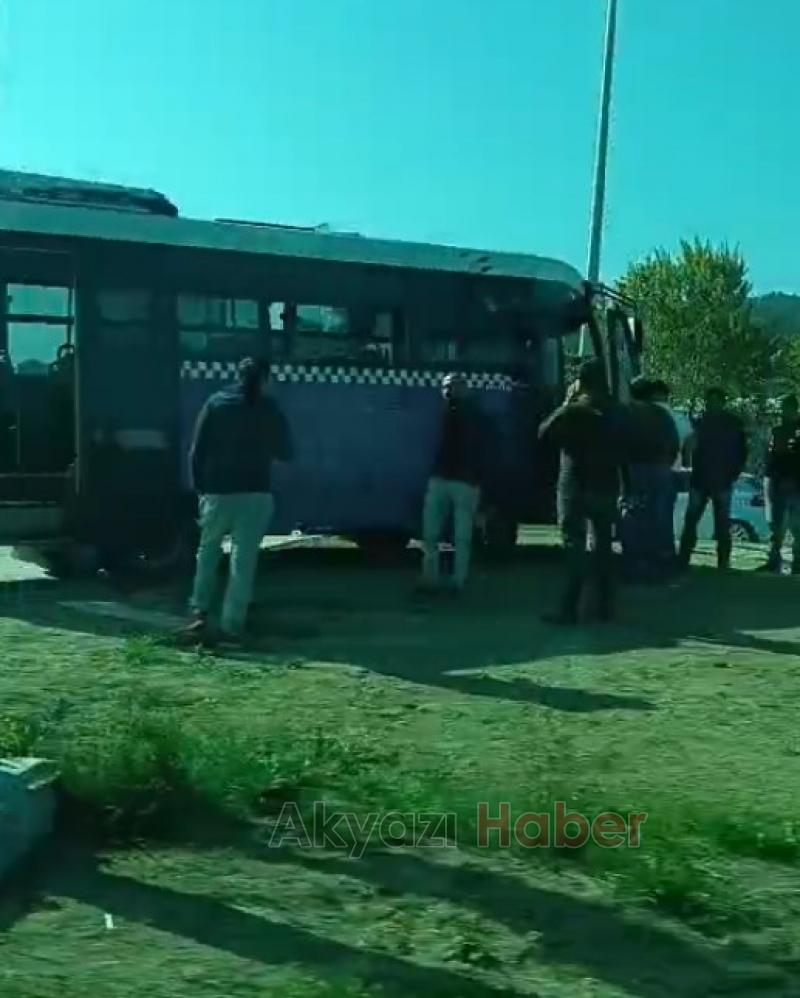 Halk otobüsü kaza yaptı