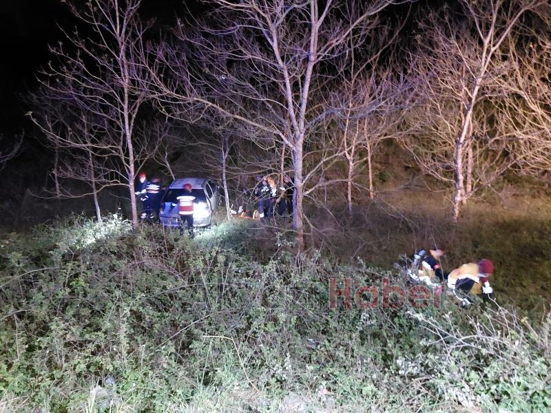 Şarampole uçan araçtan yaralı kurtarıldı, sedyede sigara yaktı