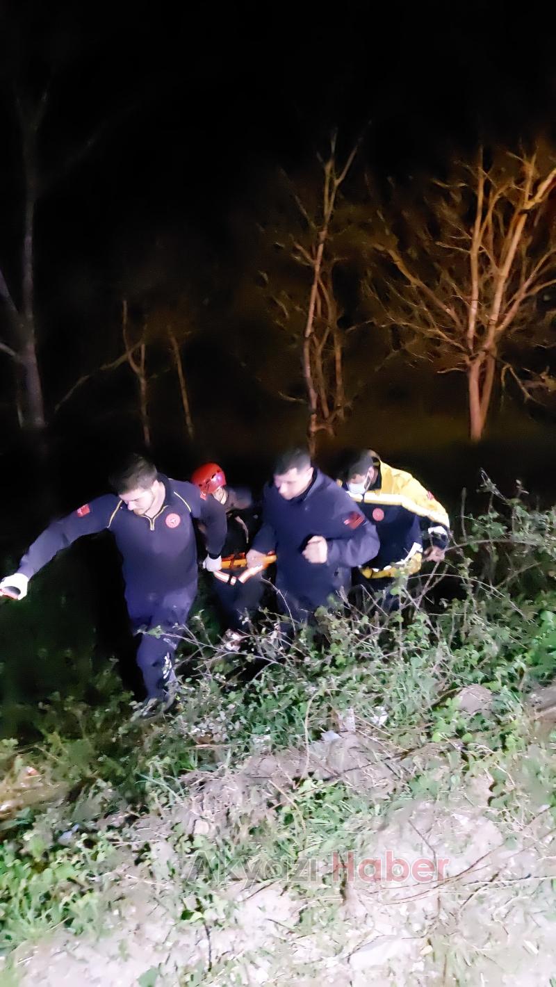 Şarampole uçan araçtan yaralı kurtarıldı, sedyede sigara yaktı