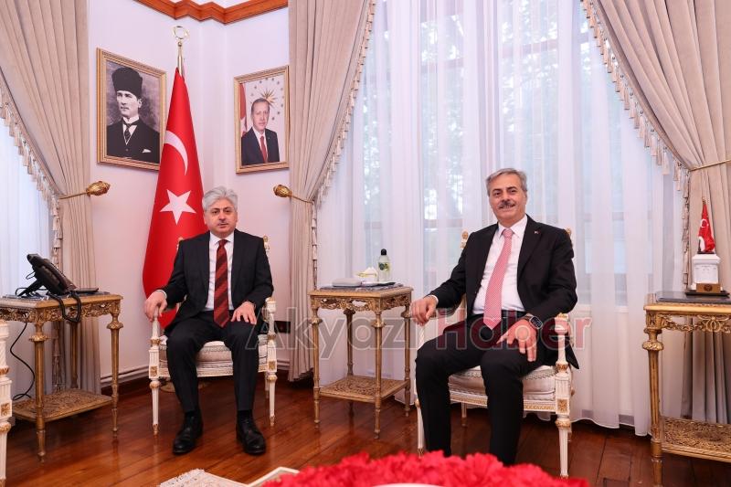 Vali Doğan'ın yeni çalışma ofisinden ilk fotoğraf