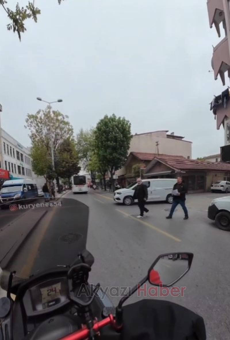 Depremde kaçış anı kameraya yansıdı