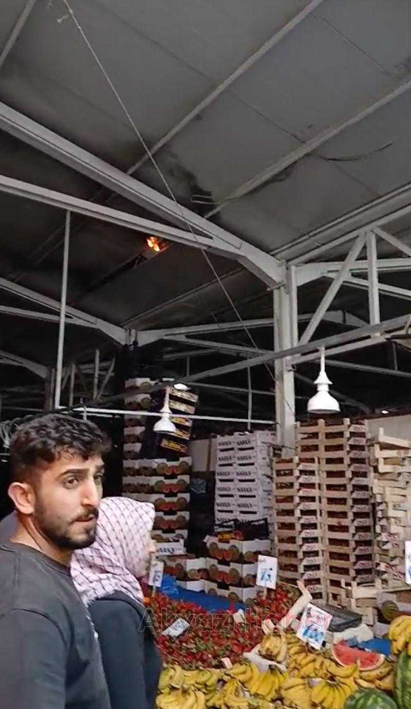Akyazı Kapalı pazar Yeri'nde elektrik kabloları yandı