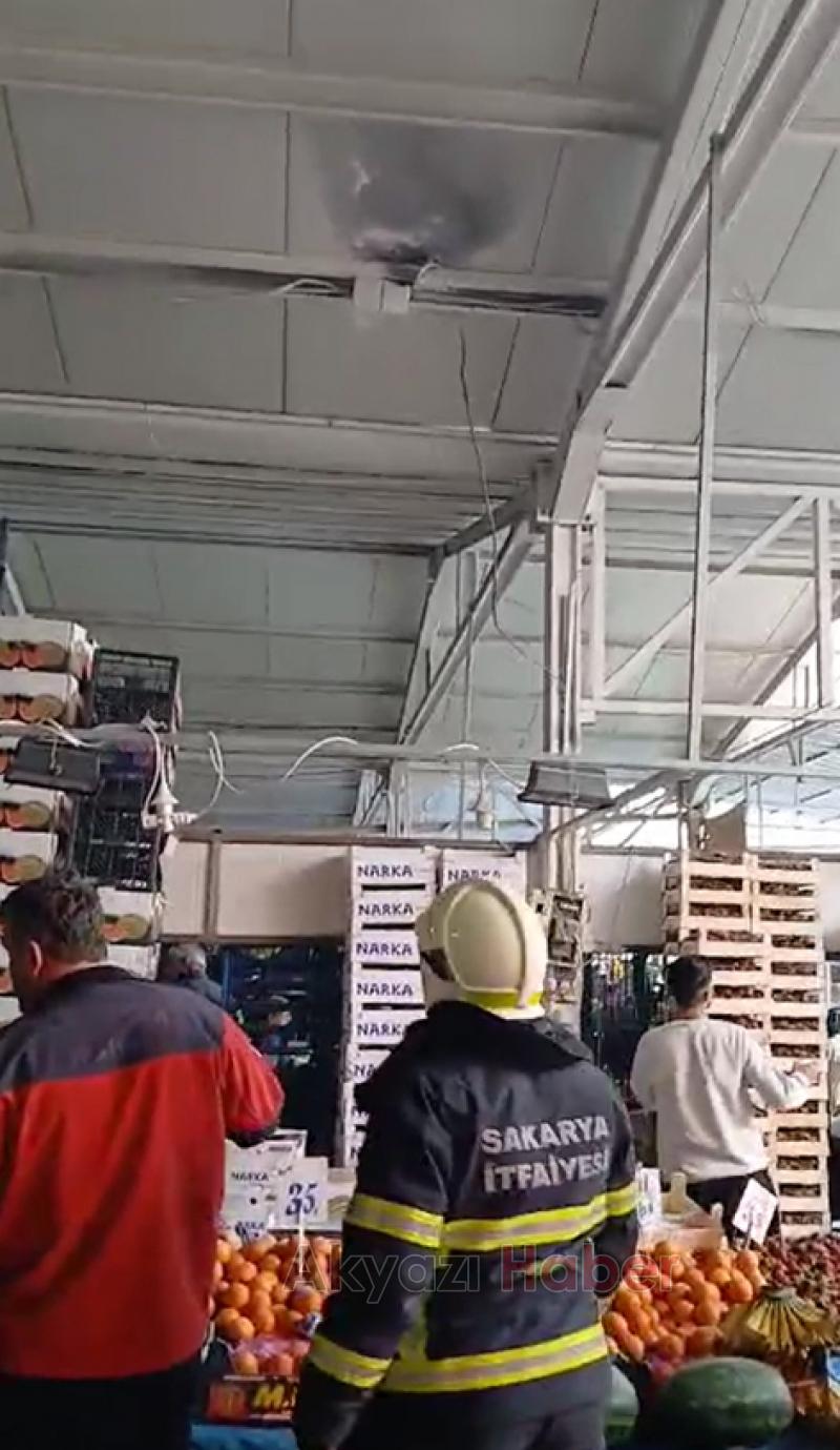 Akyazı Kapalı pazar Yeri'nde elektrik kabloları yandı