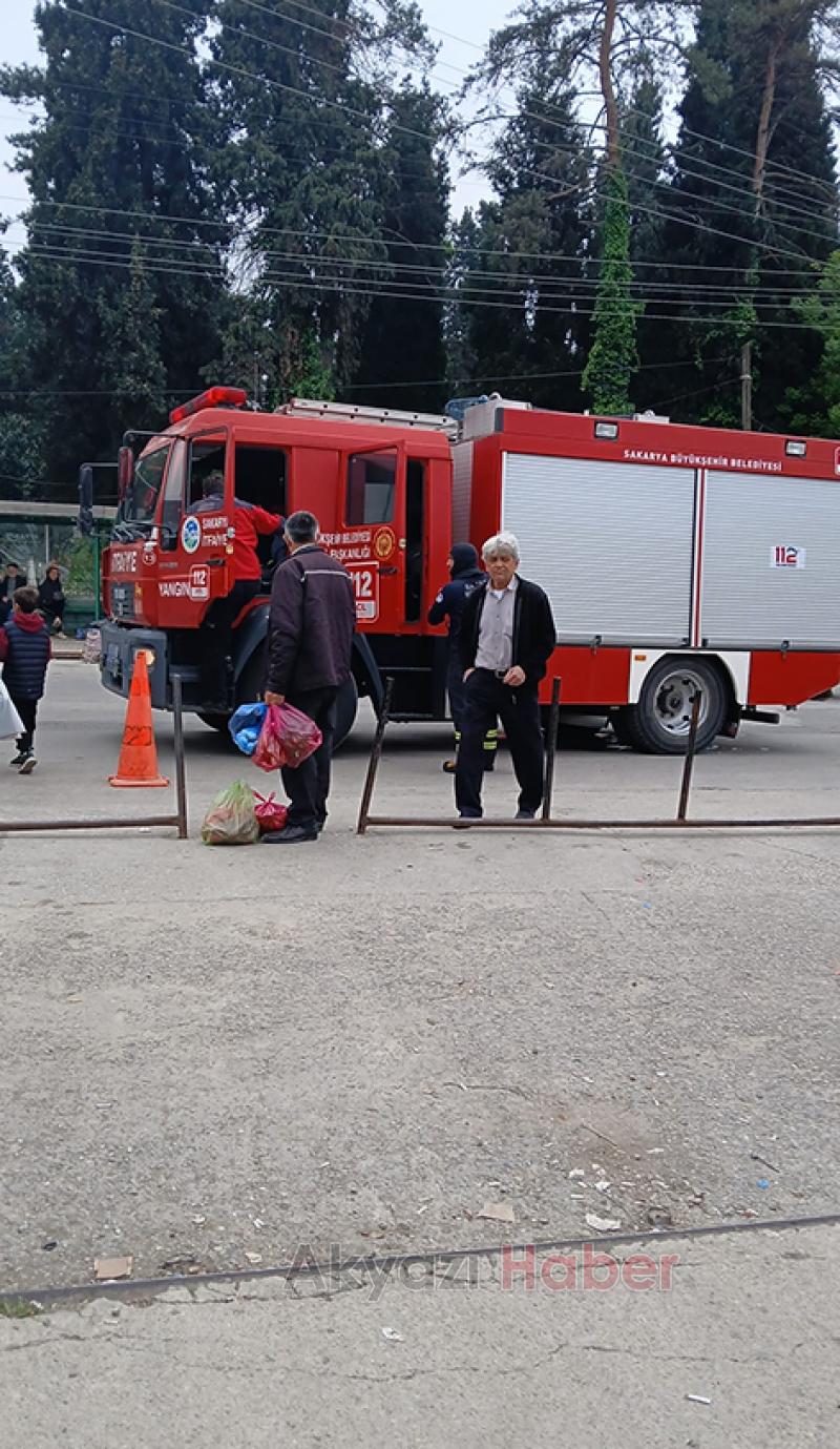 Akyazı Kapalı pazar Yeri'nde elektrik kabloları yandı