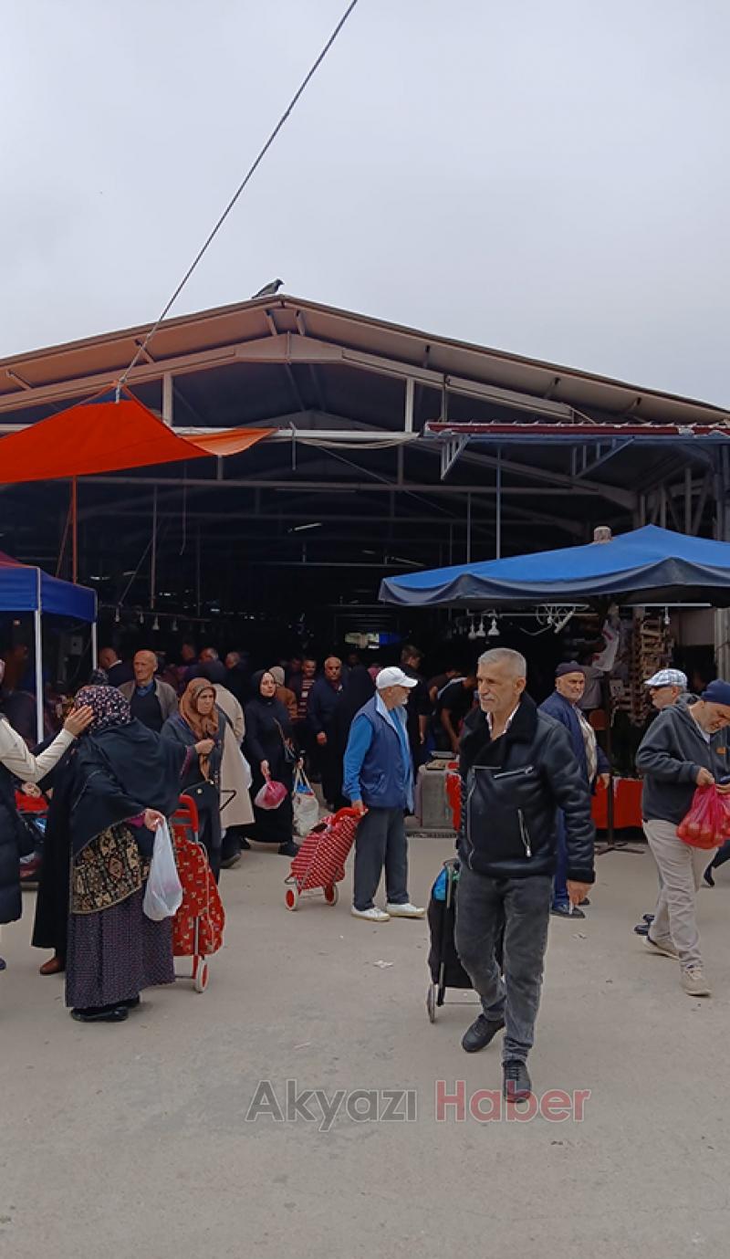 Akyazı Kapalı pazar Yeri'nde elektrik kabloları yandı