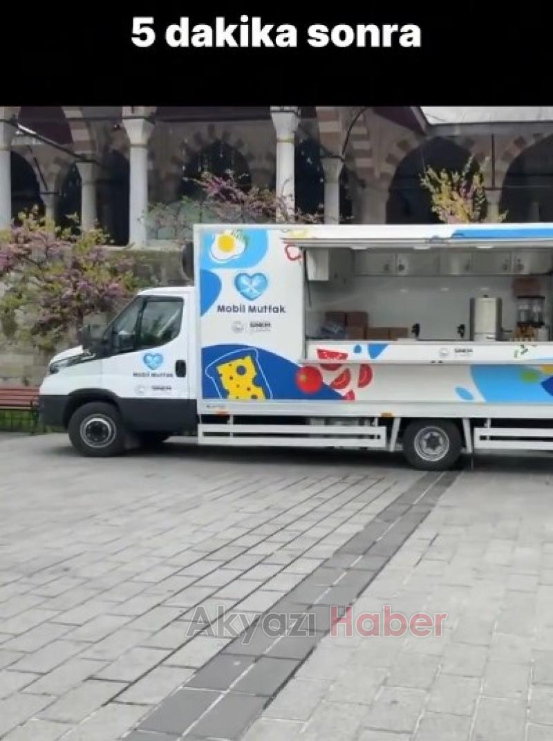 Üsküdar'da Sakarya Büyükşehirin yardım tırı meydandan kaldırıldı