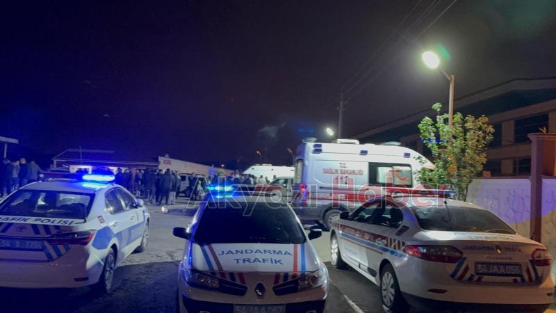 Akyazı'da 2 kişi silahla vuruldu