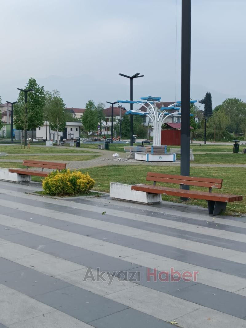 Akyazı SGM Parkı'nda alkol ve çöp tepkisi