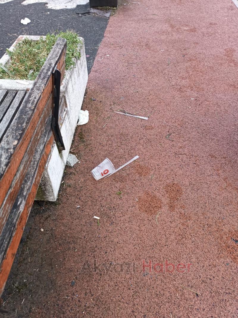 Akyazı SGM Parkı'nda alkol ve çöp tepkisi