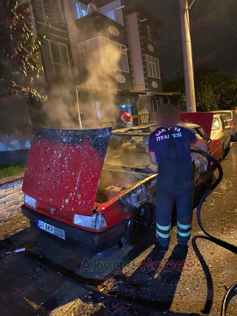 Park halindeki otomobil yandı