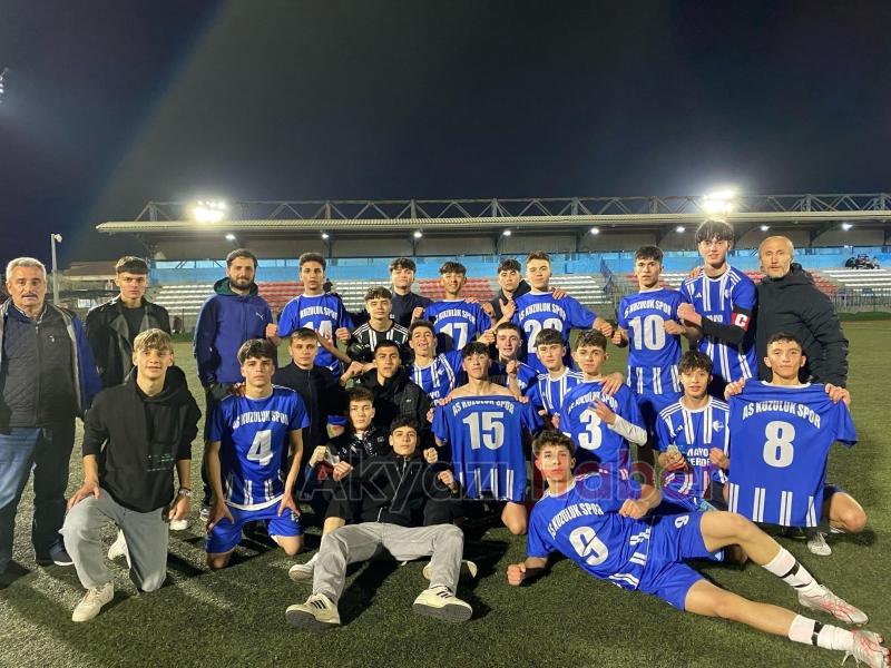 Kuzulukspor U-17 takımı şampiyonluk maçında Tankspor ile karşılaşıyor