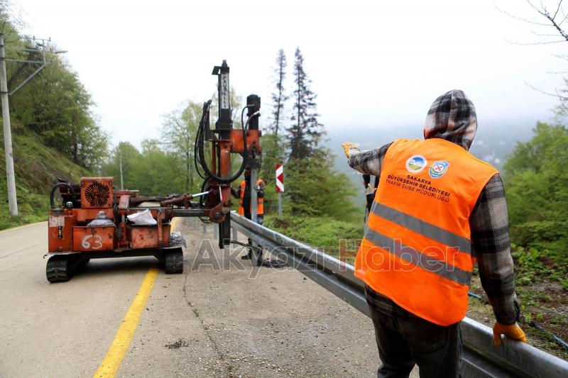 Uçurum Kenarlarına Güvenlik Duvarı: Büyükşehir'den Taşyatak'a Çelik Bariyer Uygulaması