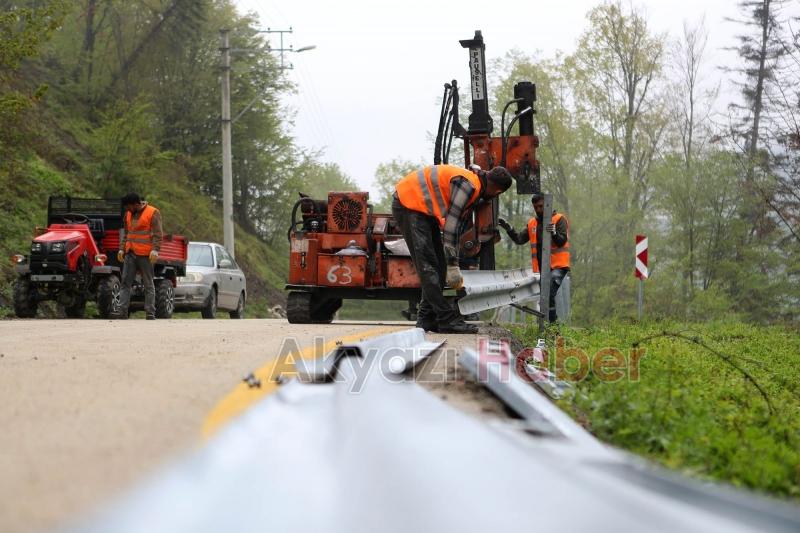 Uçurum Kenarlarına Güvenlik Duvarı: Büyükşehir'den Taşyatak'a Çelik Bariyer Uygulaması