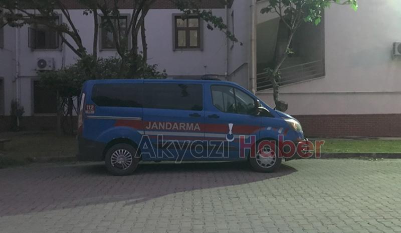 Uyuşturucu ve sahte pasaportla yakalanan 1'i kadın 3 kişi tutuklandı