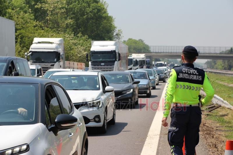 Otoyolun Akyazı kesiminde kaza