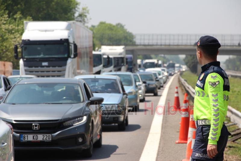 Otoyolun Akyazı kesiminde kaza