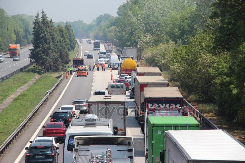 Otoyolun Akyazı kesiminde kaza