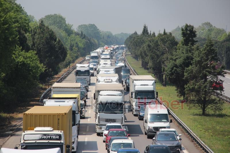 Otoyolun Akyazı kesiminde kaza