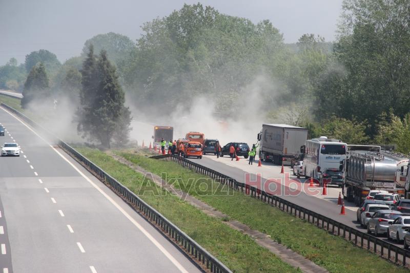 Otoyolun Akyazı kesiminde kaza