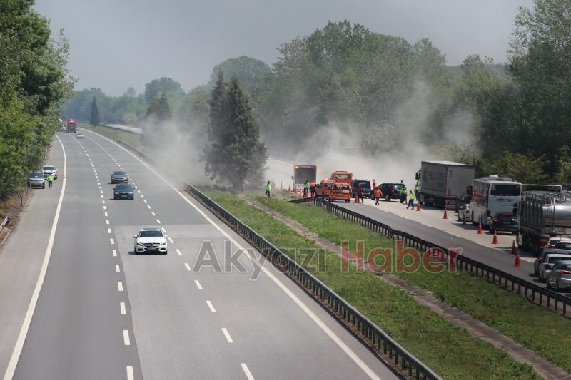 Otoyolun Akyazı kesiminde kaza