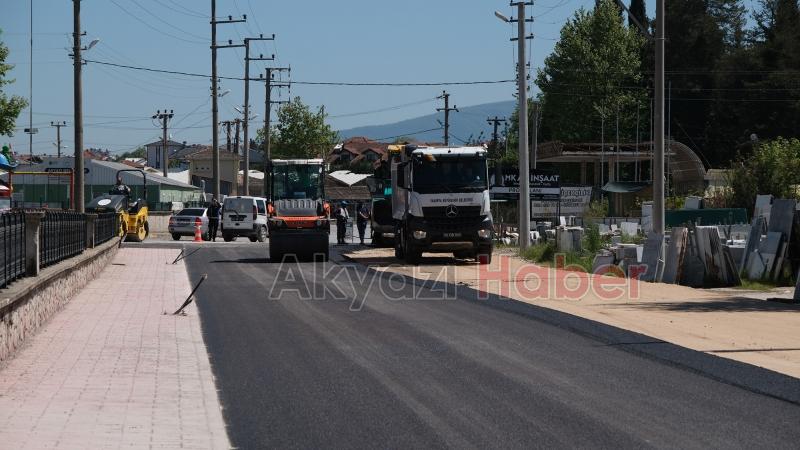 Büyükşehir Karacasu’da asfalt çalışmalarına başladı