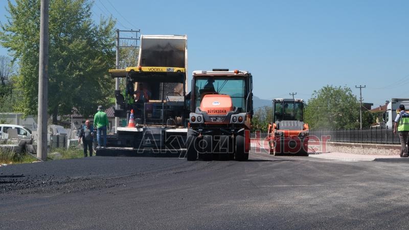 Büyükşehir Karacasu’da asfalt çalışmalarına başladı
