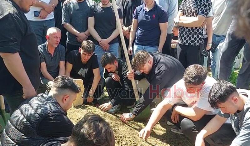 Kaza kurbanı Emirhan'ın babasının mezarı başındaki sözleri yürekleri dağladı