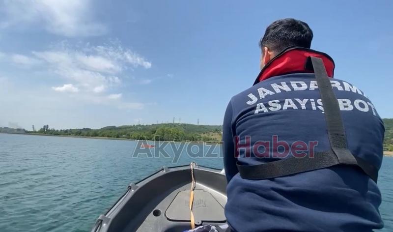 Sapanca Gölü'nde faciadan dönüldü, 3 genci jandarma bot timi kurtardı
