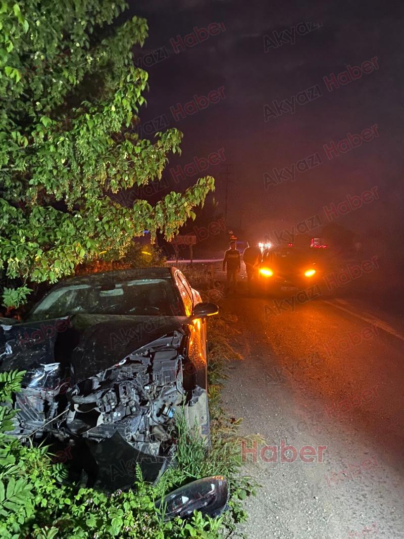 Hafif Ticari Araçla Otomobil Çarpıştı: Bagaj Kapağı Uçtu, Araç Yoldan Çıktı 1 Ağır Yaralı
