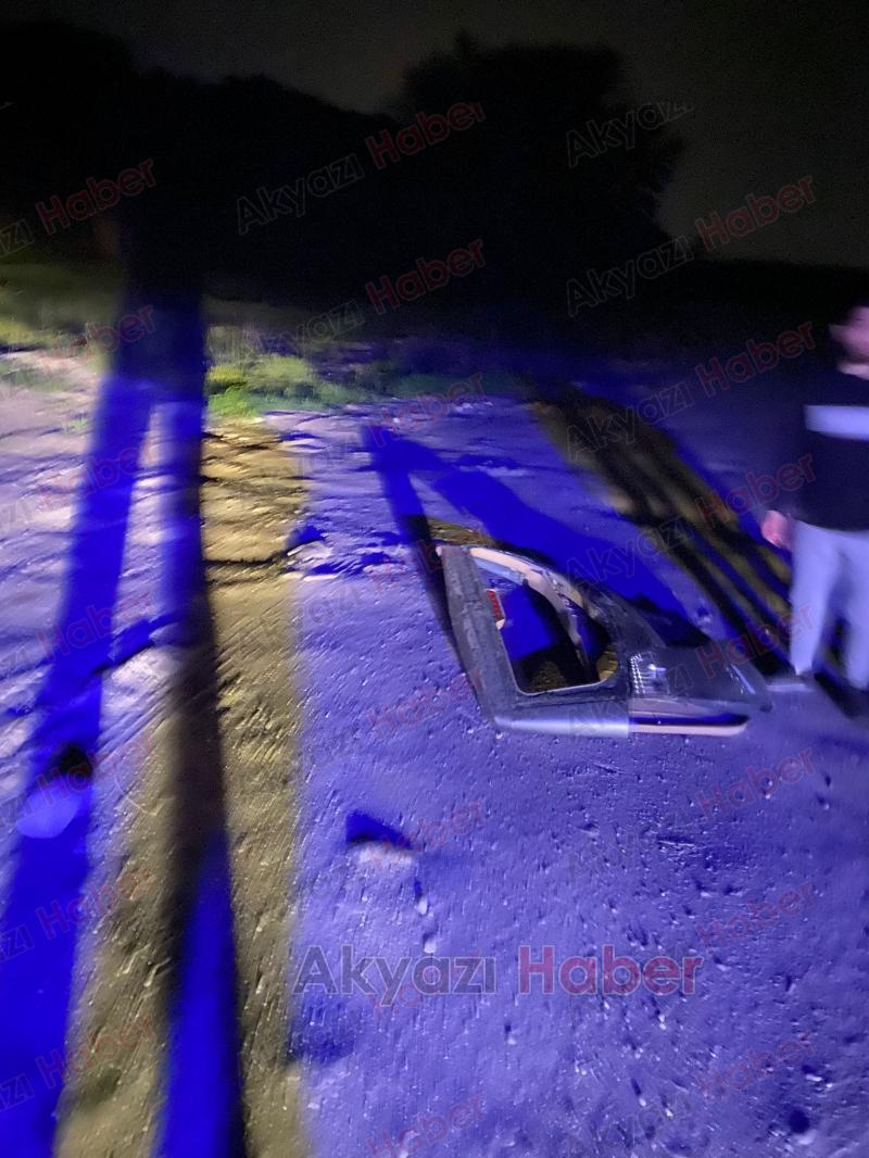 Hafif Ticari Araçla Otomobil Çarpıştı: Bagaj Kapağı Uçtu, Araç Yoldan Çıktı 1 Ağır Yaralı