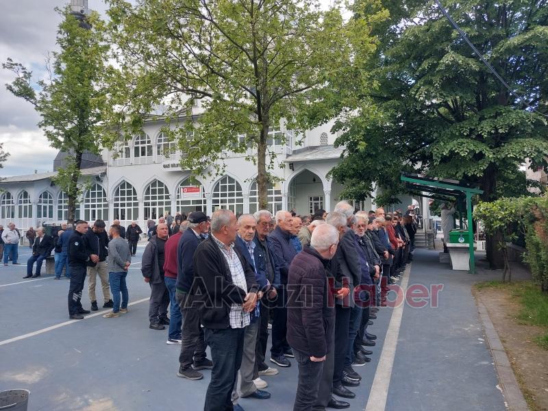 Evinde ölü bulunmuştu, dualarla toprağa verildi