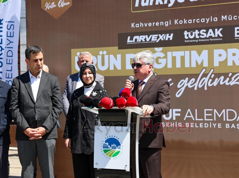 Kahverengi kokarcayı bitirecek yerli tuzak çiftçilere dağıtıldı