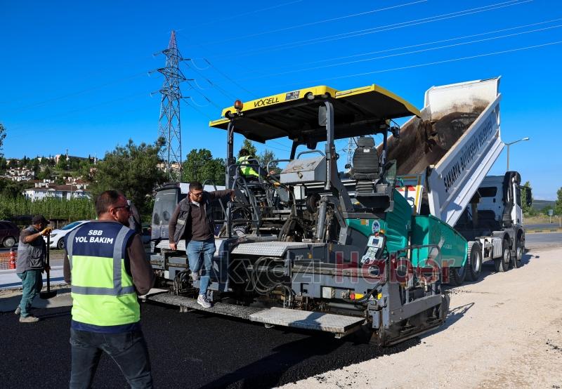 Sakarya'da metrobüs hattında ilk asfalt atıldı
