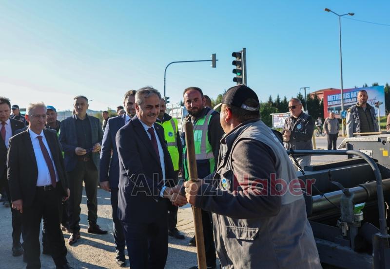 Sakarya'da metrobüs hattında ilk asfalt atıldı