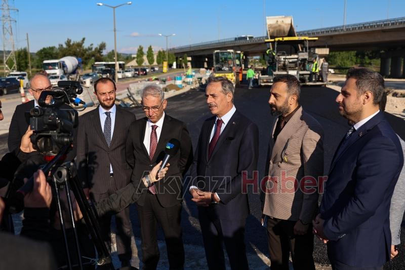 Sakarya'da metrobüs hattında ilk asfalt atıldı