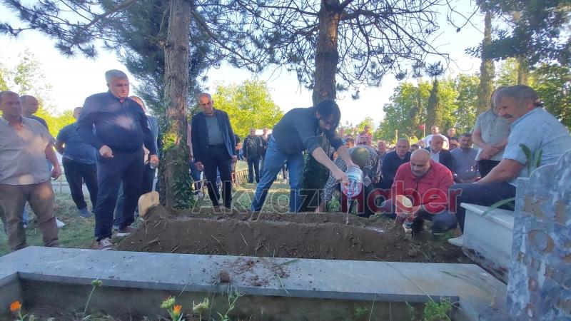 Mübeyyen Öztürk e Gözyaşları ve Dualarla Veda