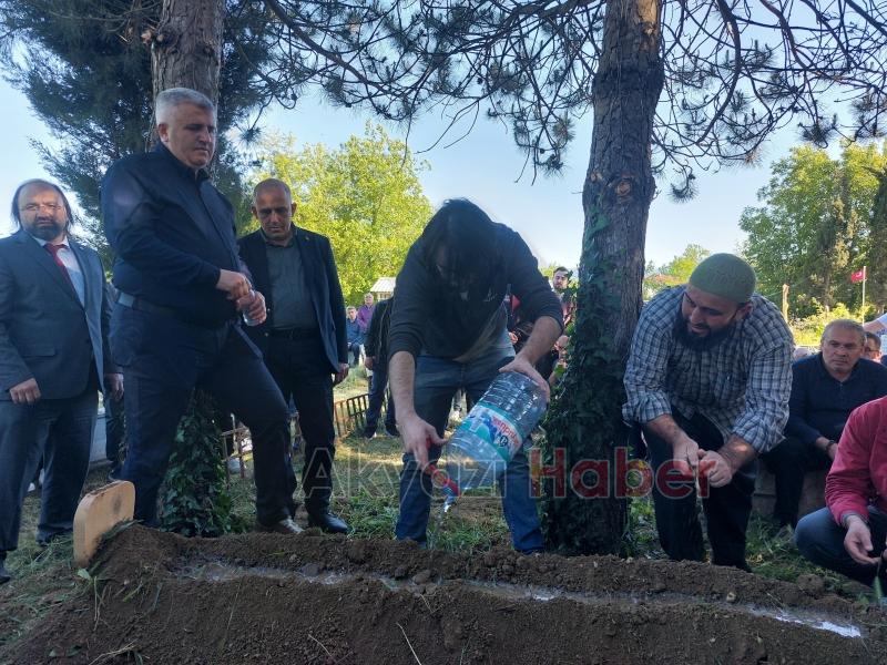 Mübeyyen Öztürk e Gözyaşları ve Dualarla Veda