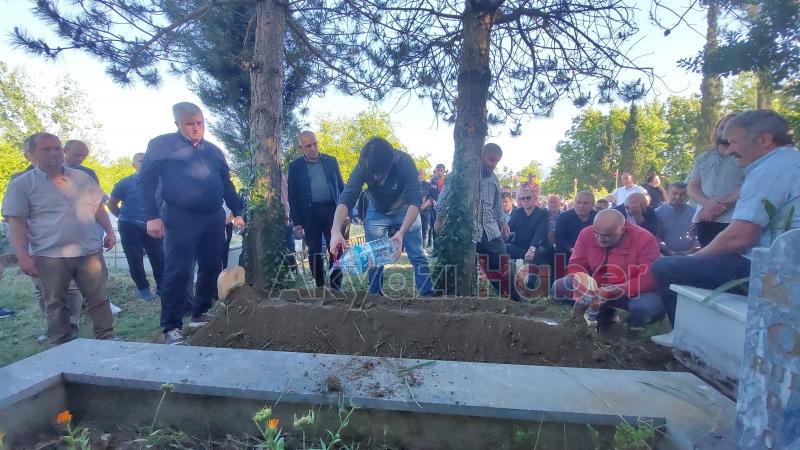 Mübeyyen Öztürk e Gözyaşları ve Dualarla Veda