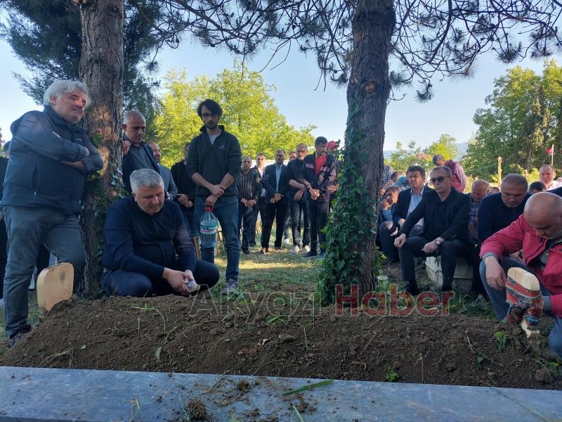 Mübeyyen Öztürk e Gözyaşları ve Dualarla Veda