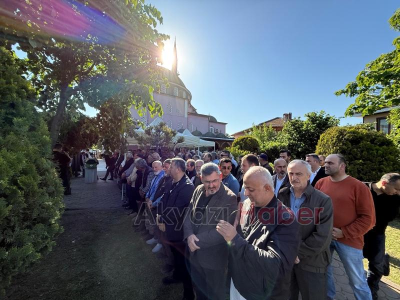 Mübeyyen Öztürk e Gözyaşları ve Dualarla Veda