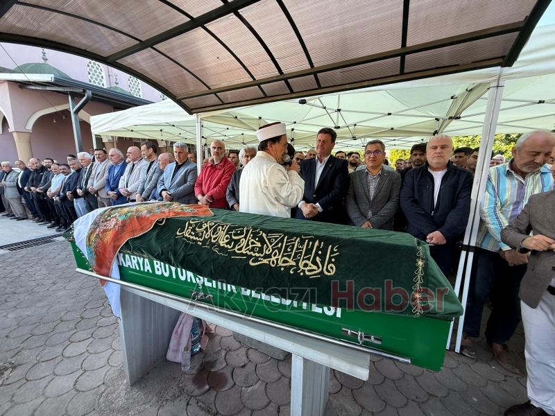 Mübeyyen Öztürk e Gözyaşları ve Dualarla Veda