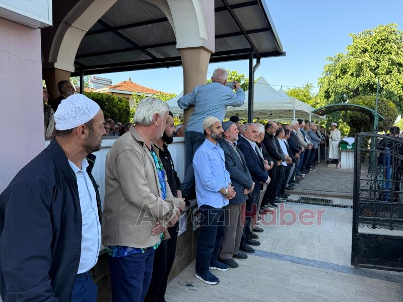 Mübeyyen Öztürk e Gözyaşları ve Dualarla Veda