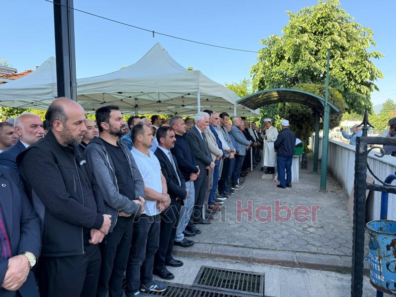 Mübeyyen Öztürk e Gözyaşları ve Dualarla Veda