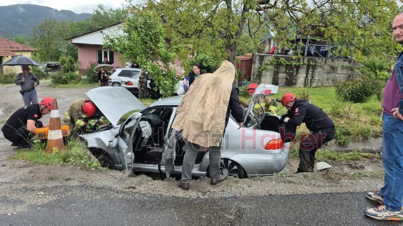 D 100 de Korku Dolu Anlar Akyazı Plakalı Otomobil Sulama Kanalına Uçtu 