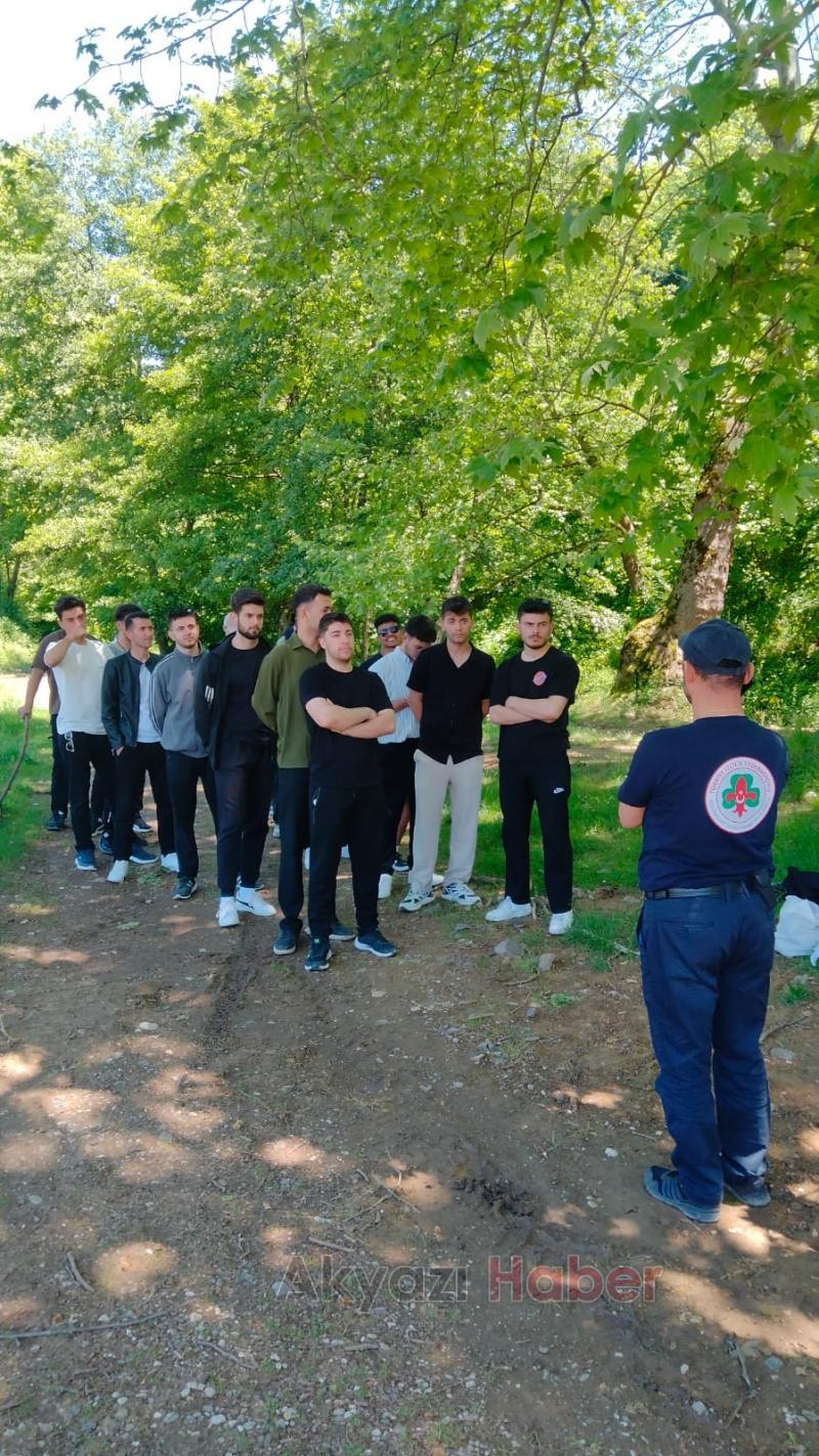 Akyazı'da KYK öğrencilerine moral pikniği