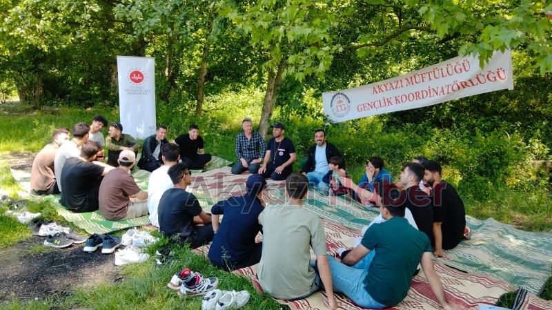 Akyazı'da KYK öğrencilerine moral pikniği