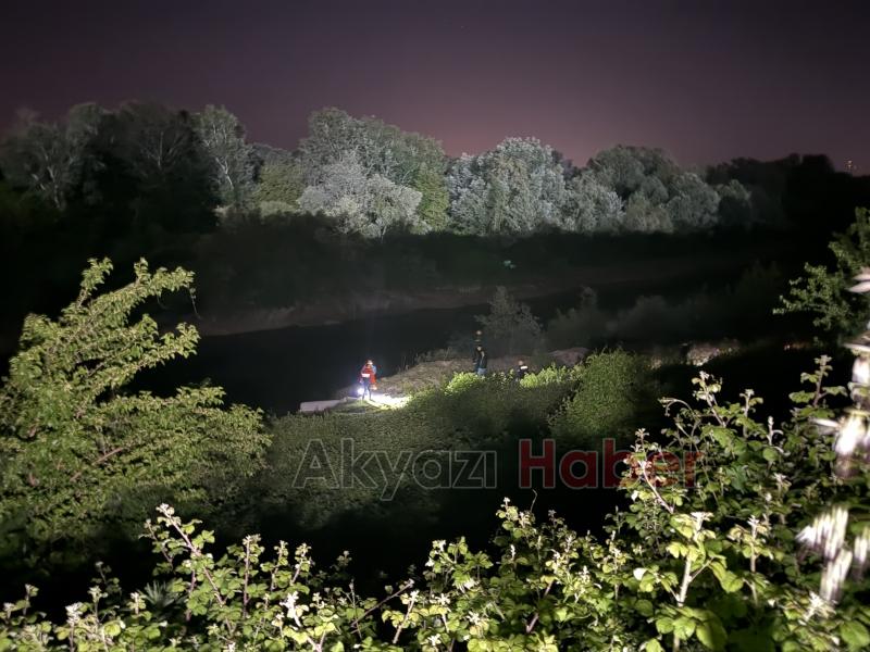 Nehirde çırpınırken görüldü; Ekipler suda onu arıyor