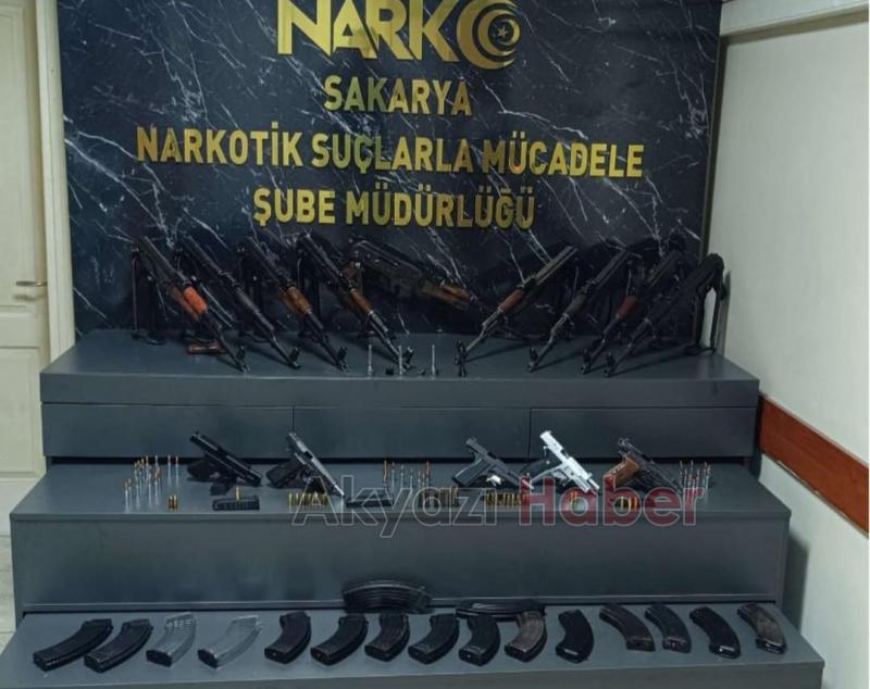 Polis memurunun kiraladığı araçtan uzun namlulu silahlar çıktı