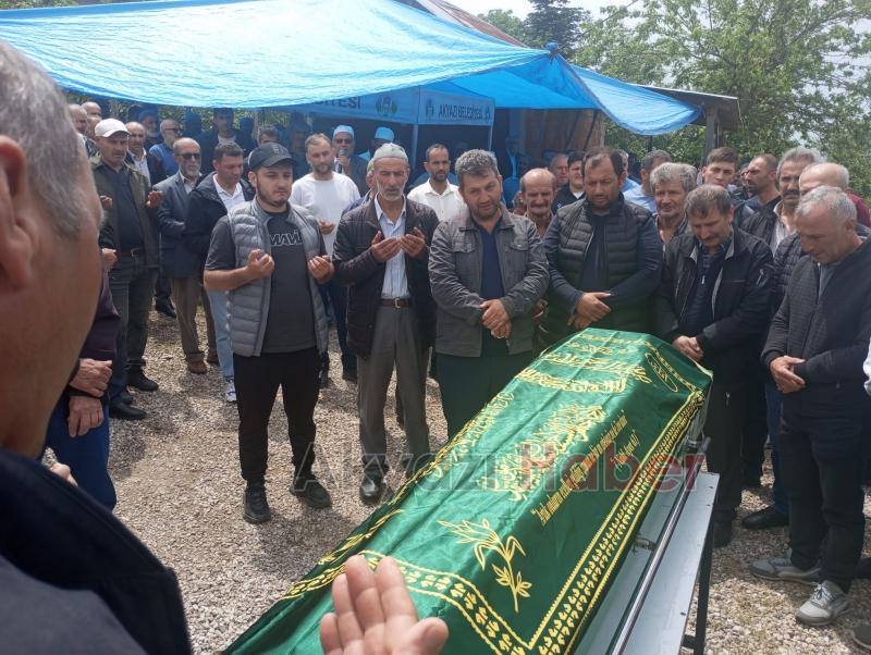 Eşi ile kaza yapan sürücü toprağa verildi