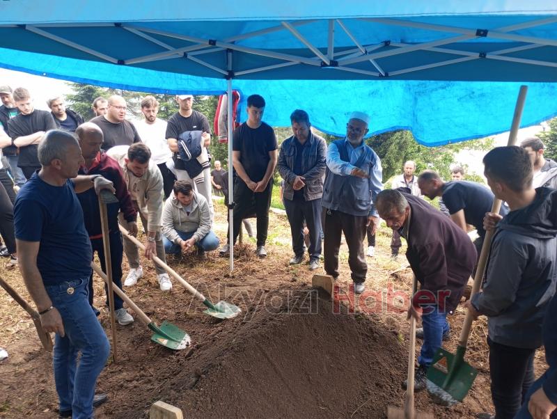 Eşi ile kaza yapan sürücü toprağa verildi